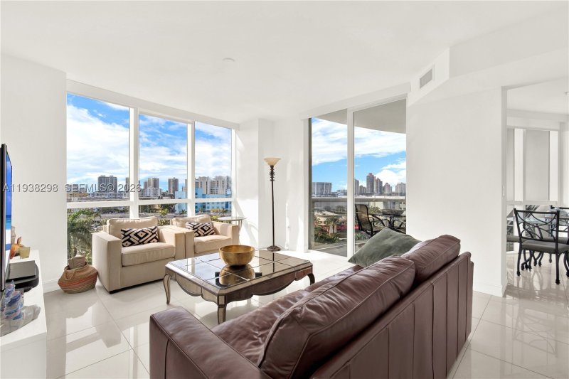 Condo for sale at Trump Royale 801A