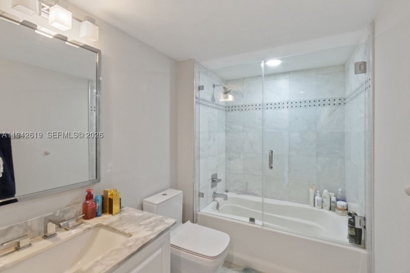 Comprar apartamento no Yacht Club at Portofino 807