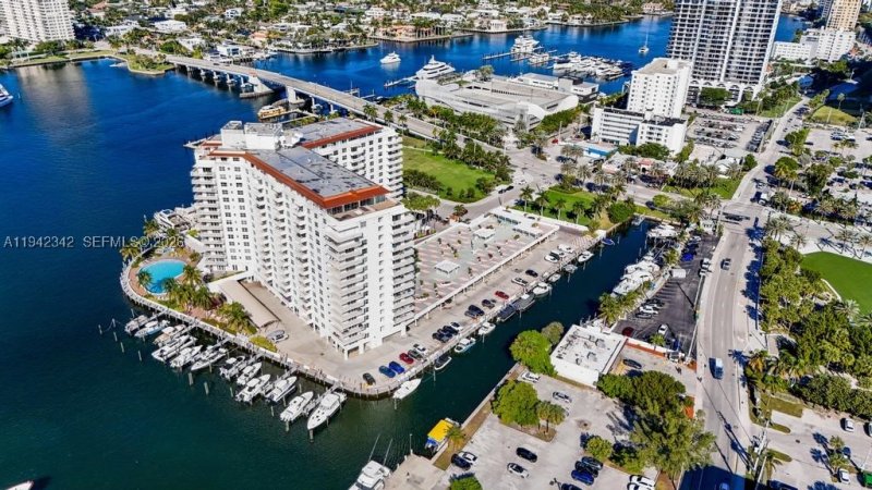 Condo for sale at The Venetian 306