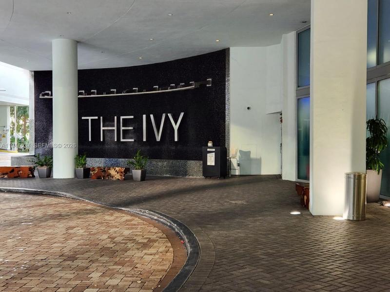 The Ivy Apt #3706