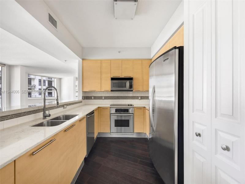 Condo for sale at 350 Las Olas Place 870