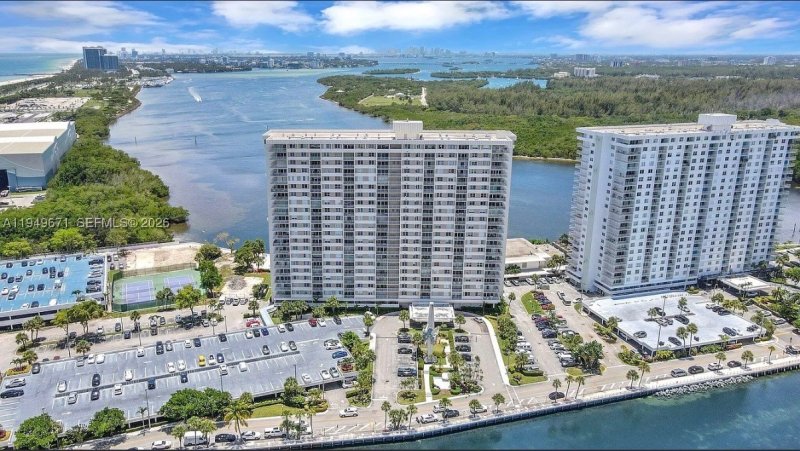 Condo for sale at Arlen House 802
