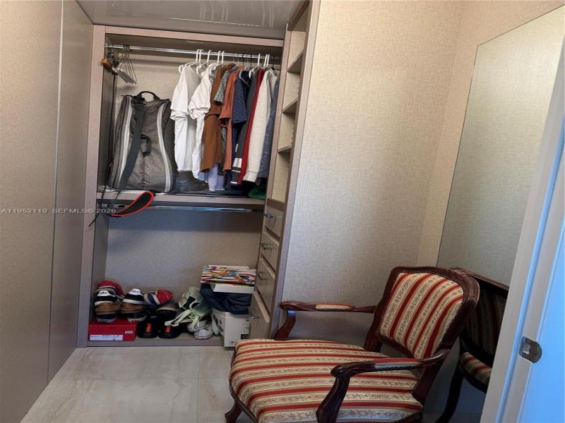 Comprar apartamento no Winston Towers 911