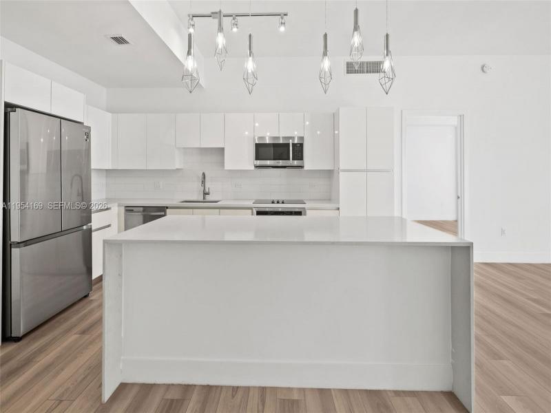 Apartment for rent at Mondrian Hallandale 1003
