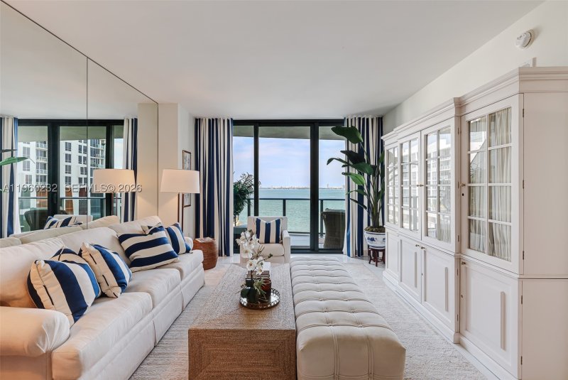Icon Bay Apt #704