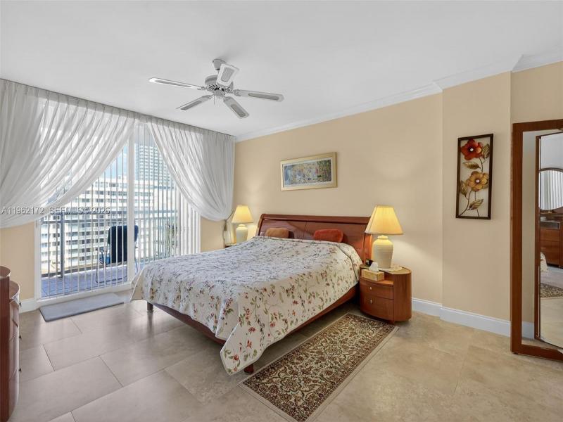 Condo for sale at Plaza Towers South 905