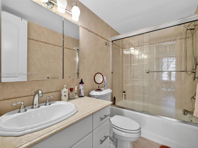 Condo for sale at Plaza Towers South 905
