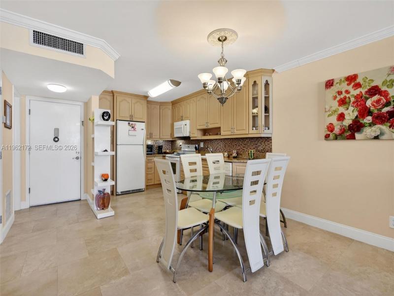 Condo for sale at Plaza Towers South 905