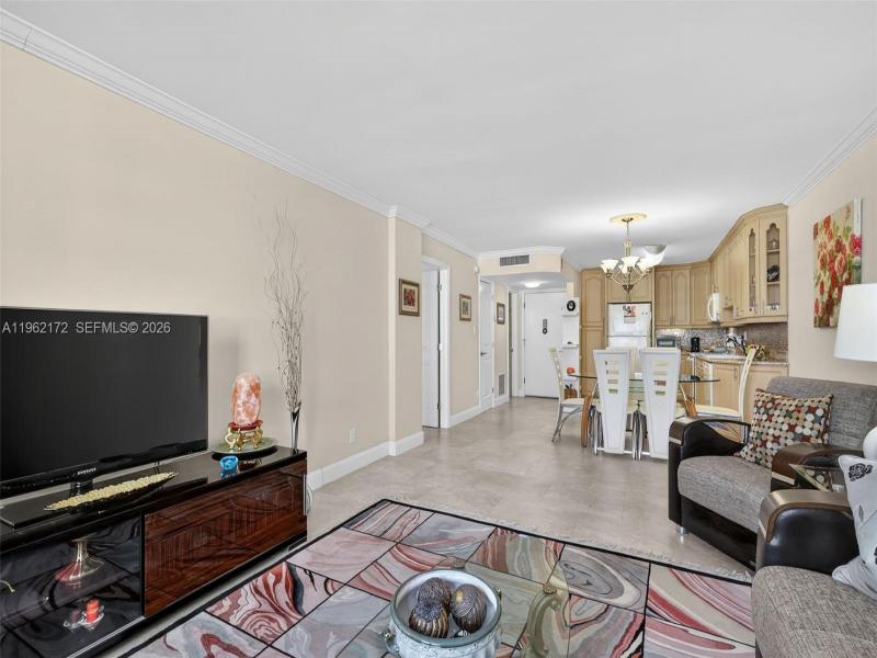 Condo for sale at Plaza Towers South 905