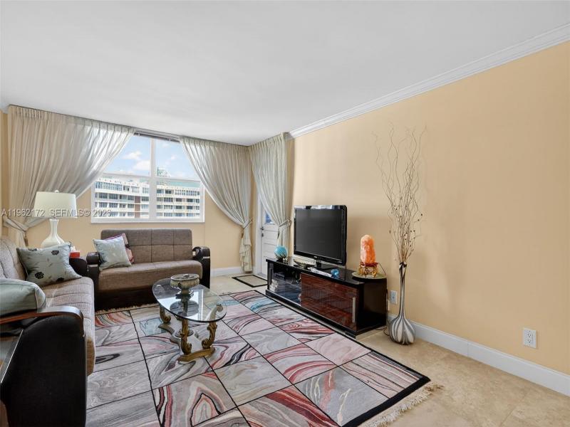 Condo for sale at Plaza Towers South 905
