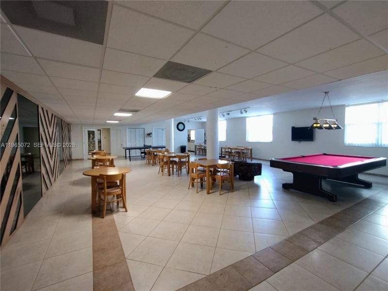 Apartment for rent at Oxford Towers 406