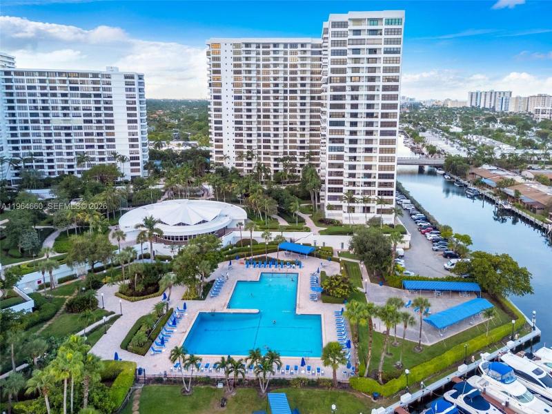 Condo for sale at Olympus Towers 1214