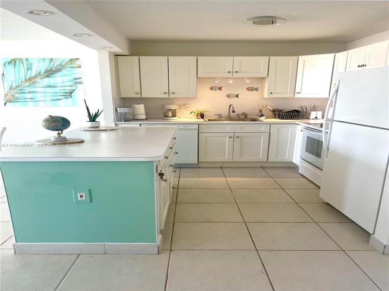 Condo for sale at Imperial Towers 219