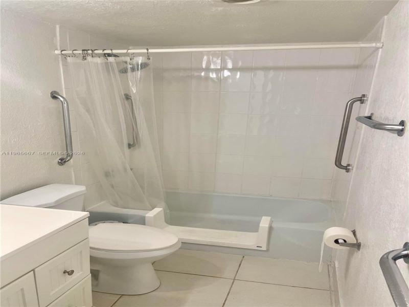 Condo for sale at Imperial Towers 219