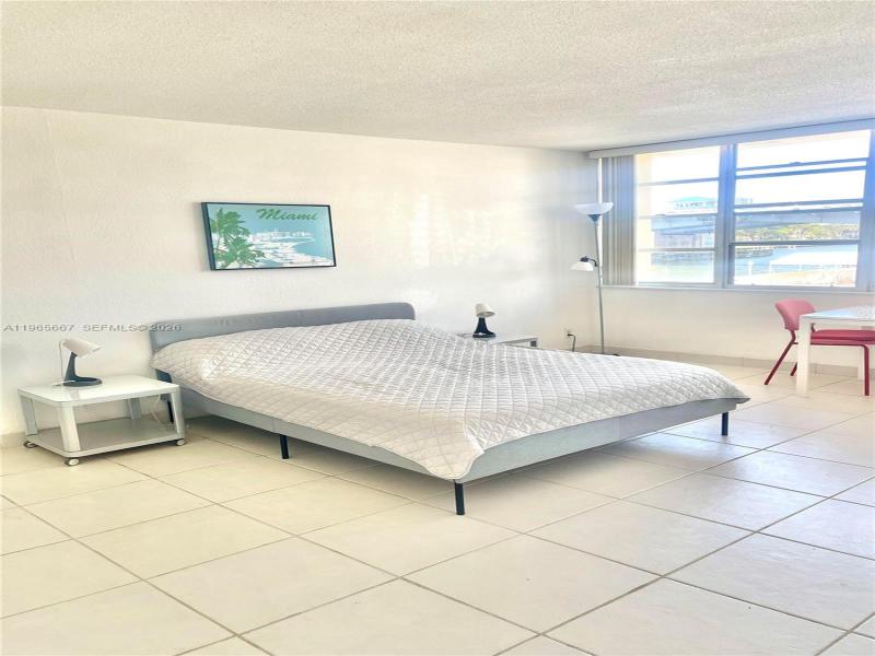 Condo for sale at Imperial Towers 219