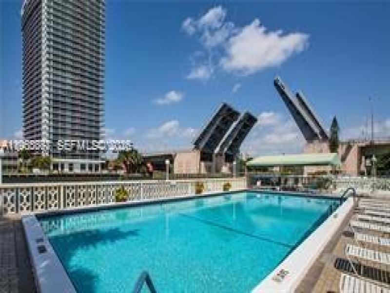 Condo for sale at Imperial Towers 219