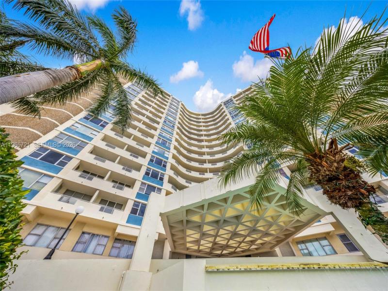 Condo for sale at Parker Dorado 607