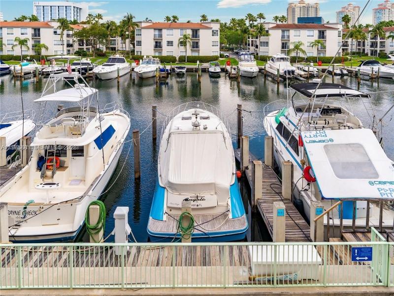 Comprar apartamento en Uptown Marina Lofts