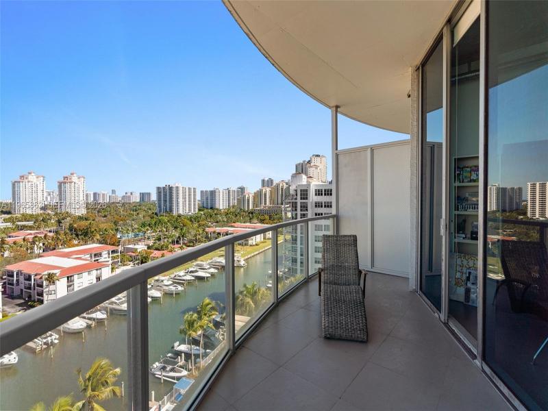 Condo for sale at Uptown Marina Lofts 1019