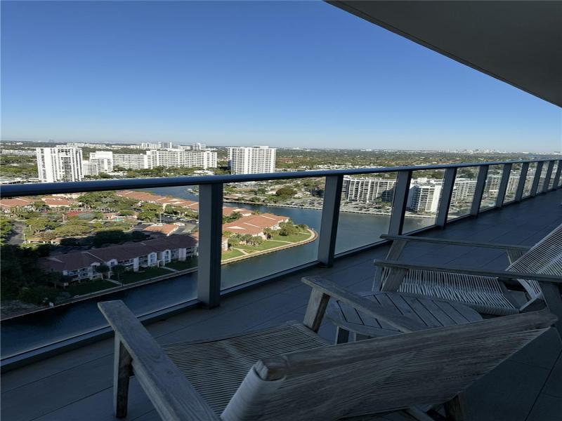 Condo for sale at Hyde Beach House R2204