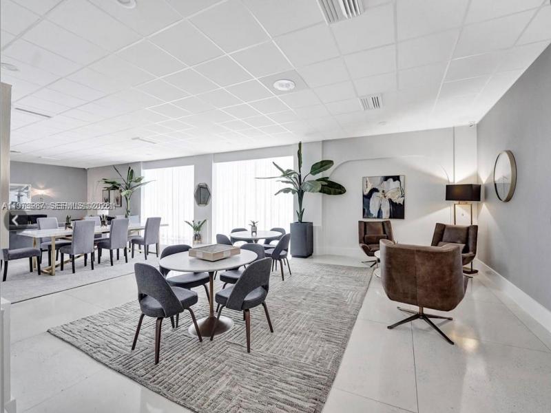 Condo for sale at Parker Tower 1812