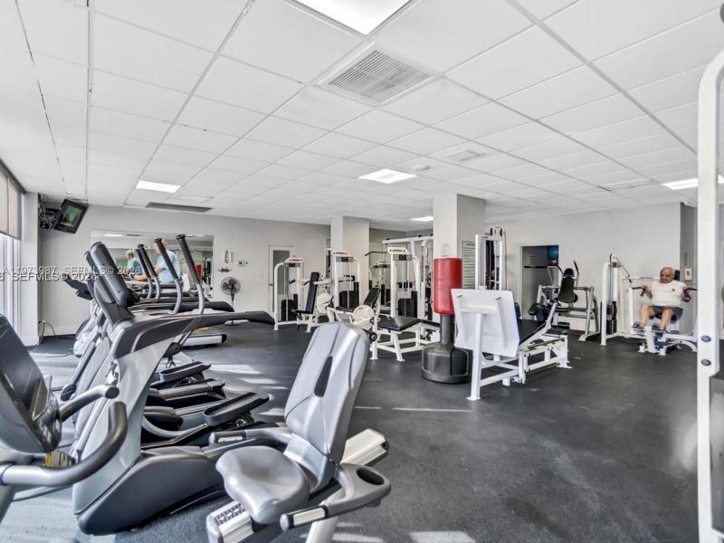 Condo for sale at Parker Tower 1812