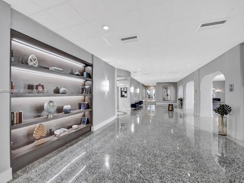 Condo for sale at Parker Tower 1812