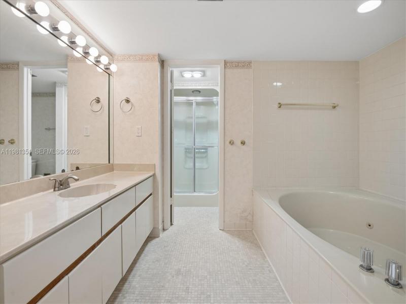 Condo for sale at Anchor Bay Club 516