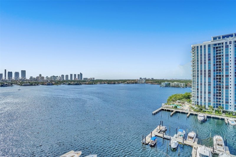 Comprar apartamento en Marina Palms Yacht Club 1207