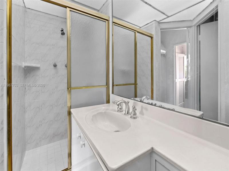 Comprar apartamento en Crystal House CAB14