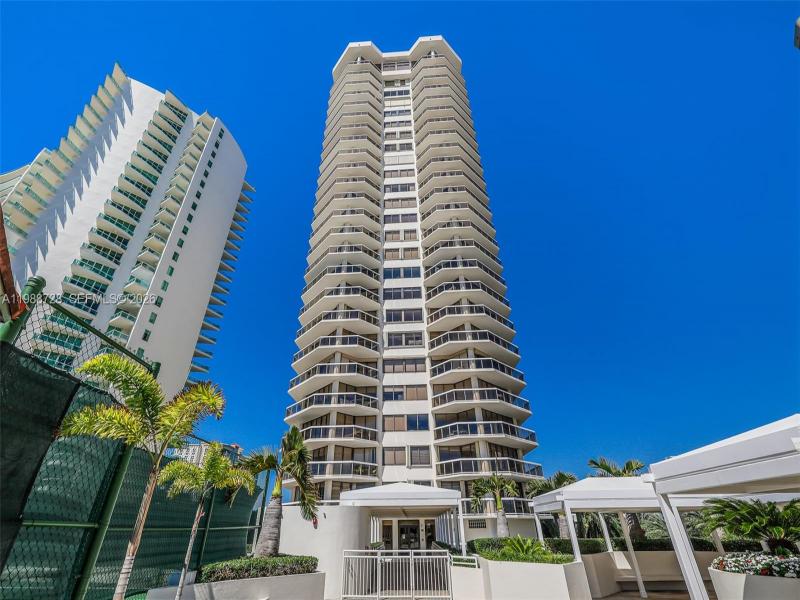 Condo for sale at The Landmark 302