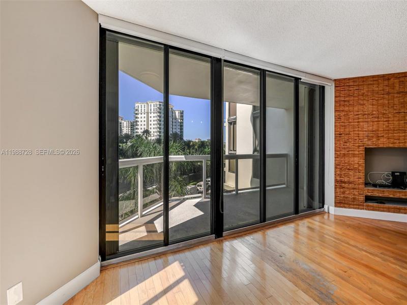 Condo for sale at The Landmark 302