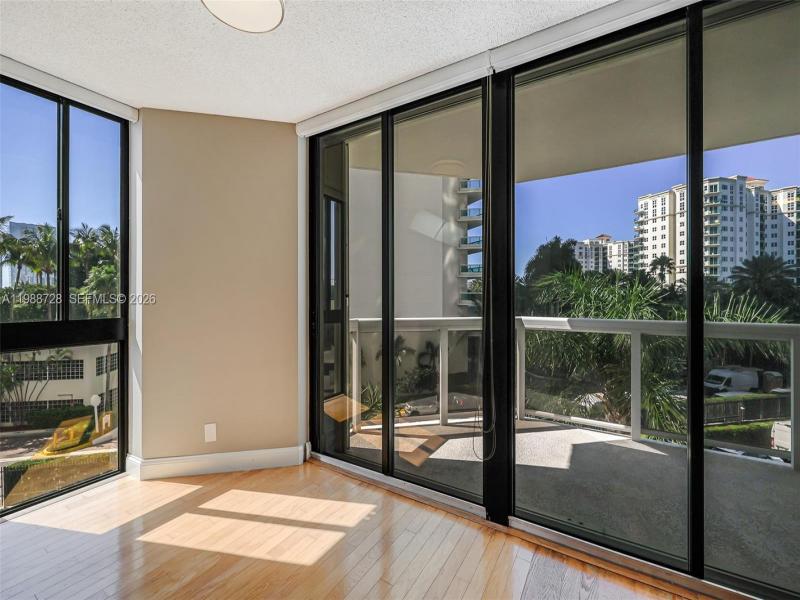 Condo for sale at The Landmark 302