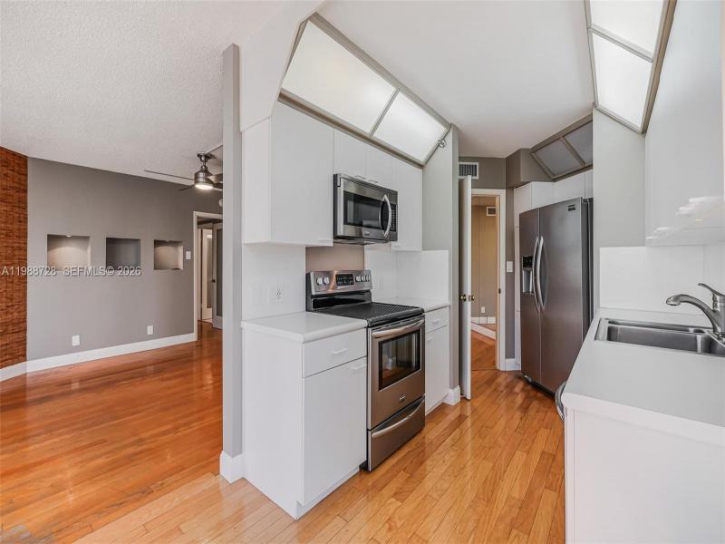 Condo for sale at The Landmark 302