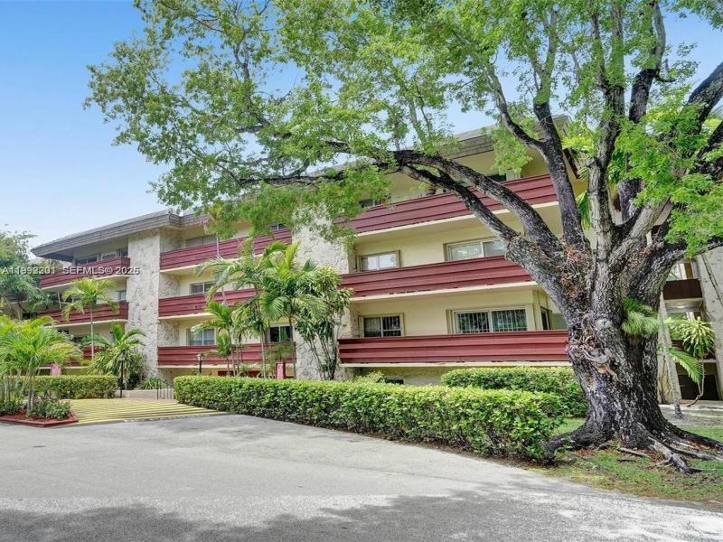 Villa Capri Apt #206