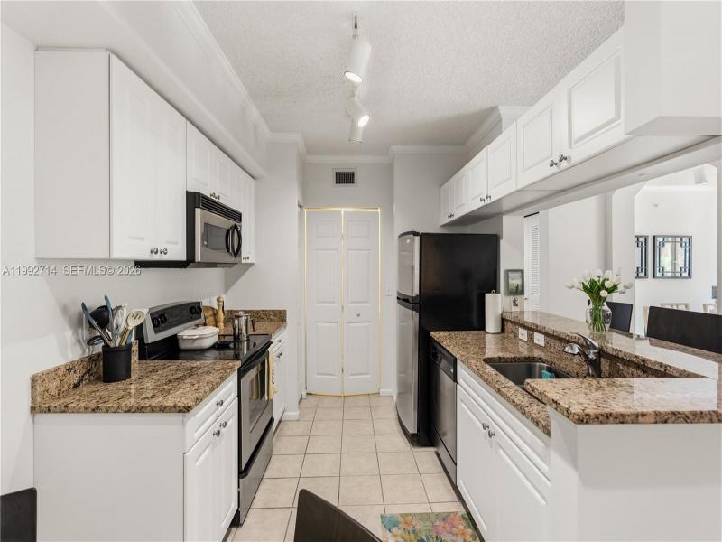 Condo for sale at Porto Bellagio 1301
