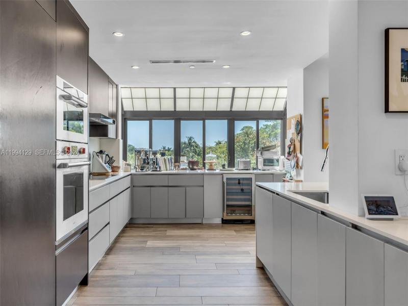 Comprar apartamento en Key Colony III Emerald Bay 345
