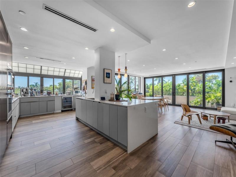 Comprar apartamento en Key Colony III Emerald Bay 345
