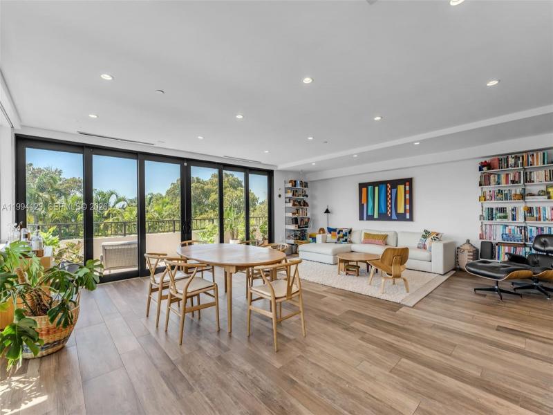 Comprar apartamento en Key Colony III Emerald Bay 345