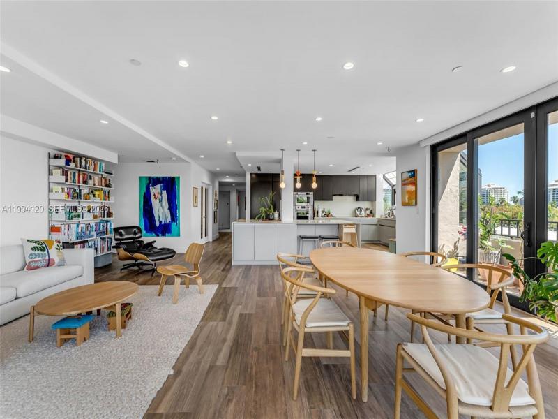 Comprar apartamento en Key Colony III Emerald Bay 345