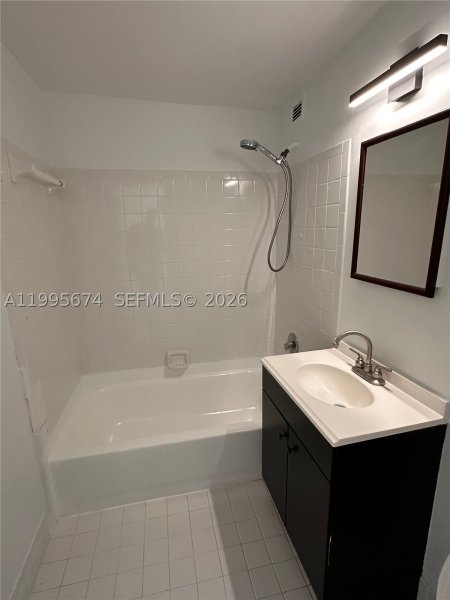 Apartment for rent at Bay Park Towers 618