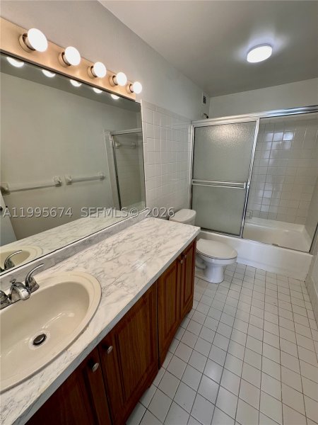 Apartment for rent at Bay Park Towers 618