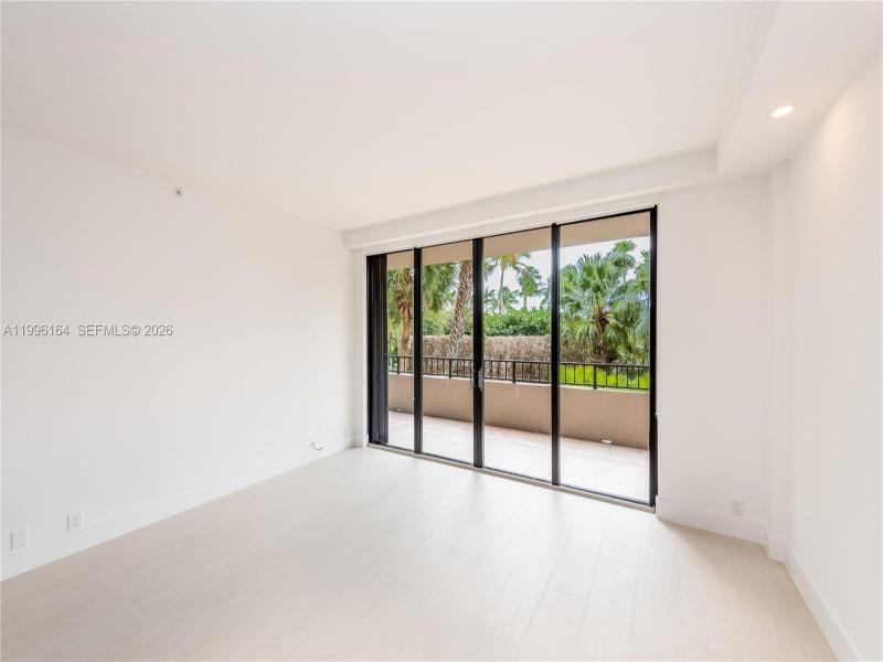 Comprar apartamento en Key Colony III Emerald Bay 241