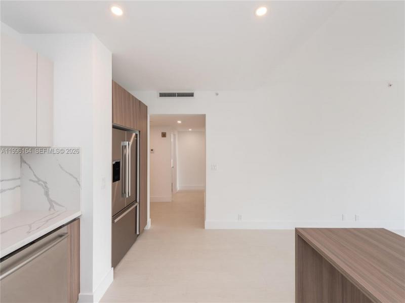 Comprar apartamento en Key Colony III Emerald Bay 241