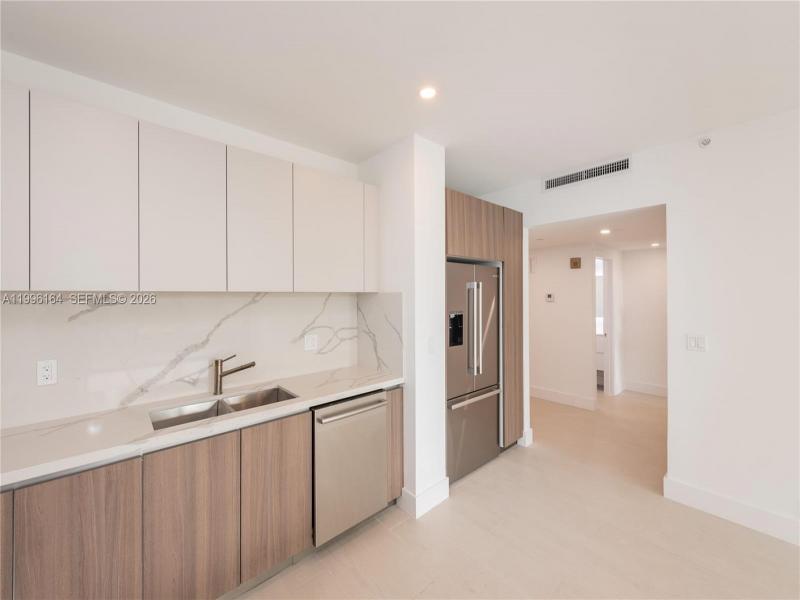 Comprar apartamento en Key Colony III Emerald Bay 241