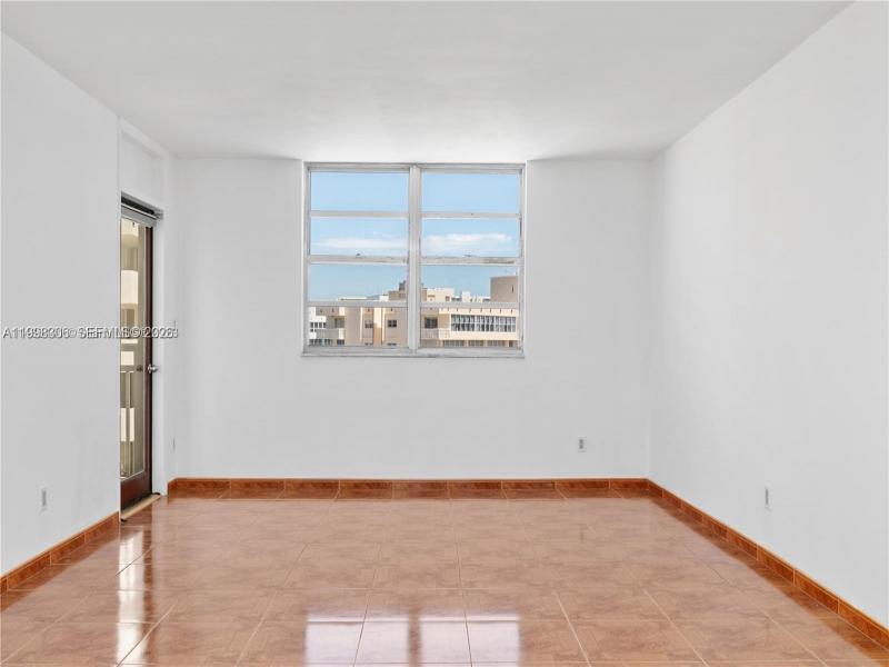 Condo for sale at Plaza Towers South 1103