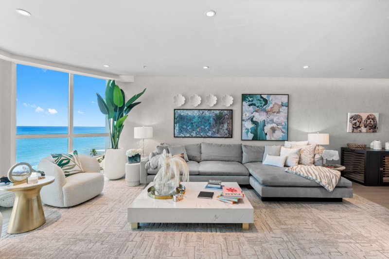 Condo for sale at Las Olas Beach Club 1404