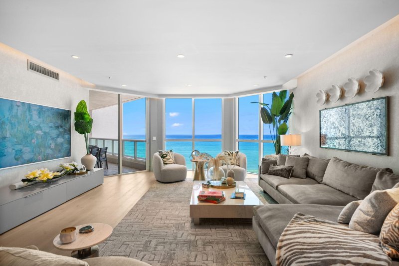 Condo for sale at Las Olas Beach Club 1404
