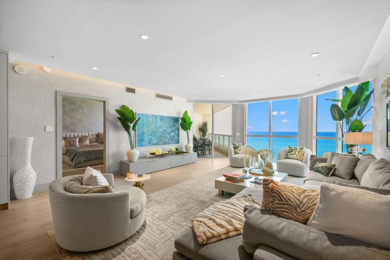 Condo for sale at Las Olas Beach Club 1404