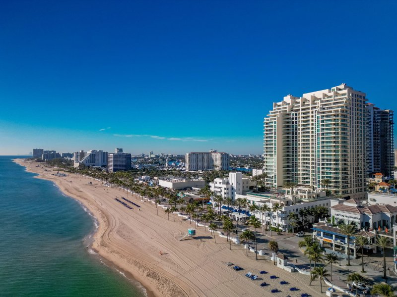 Condo for sale at Las Olas Beach Club 1404